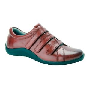 NIB Ros Hommerson Antique Wine Comfort Velcro Close Shoe, Size 11.5 Narrow